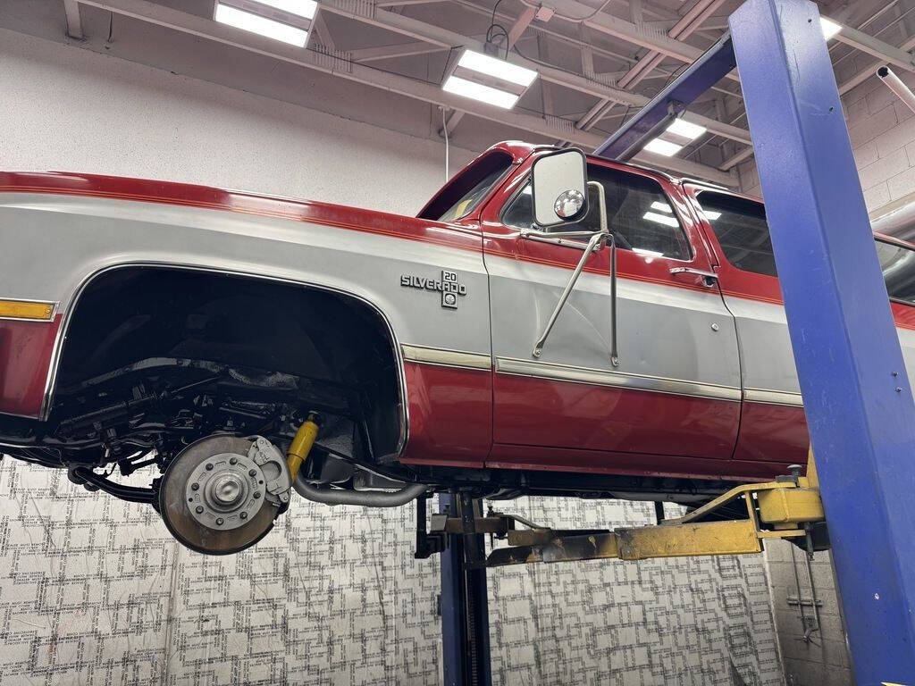 1984 Chevrolet Suburban 19