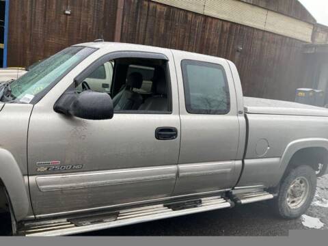 2003 Chevrolet Silverado 2500HD for sale at CLEAR CHOICE AUTOMOTIVE in Milwaukie OR