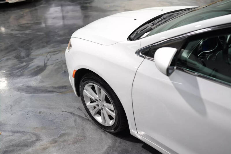 2017 Chrysler 200 Limited Platinum