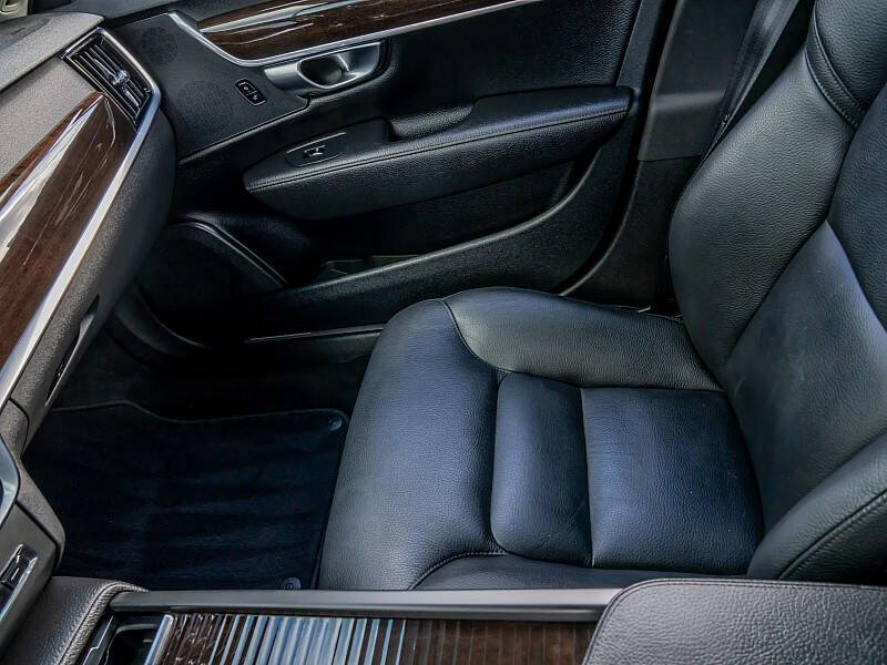 2018 Volvo S90 T5 Momentum