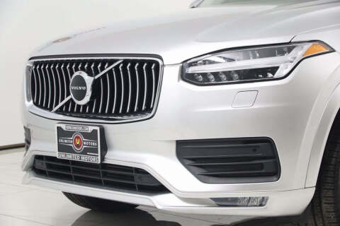 2022 Volvo XC90 T6 Momentum 7-Passenger