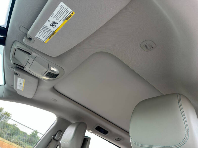 2017 Chrysler Pacifica Hybrid Platinum