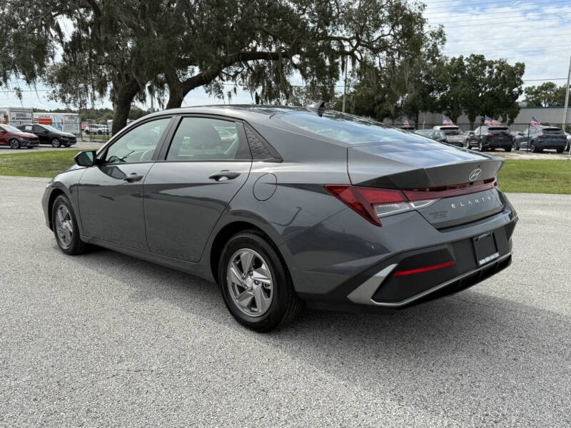 2025 Hyundai Elantra SE