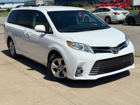 2017 Toyota Sienna LE 8-Passenger