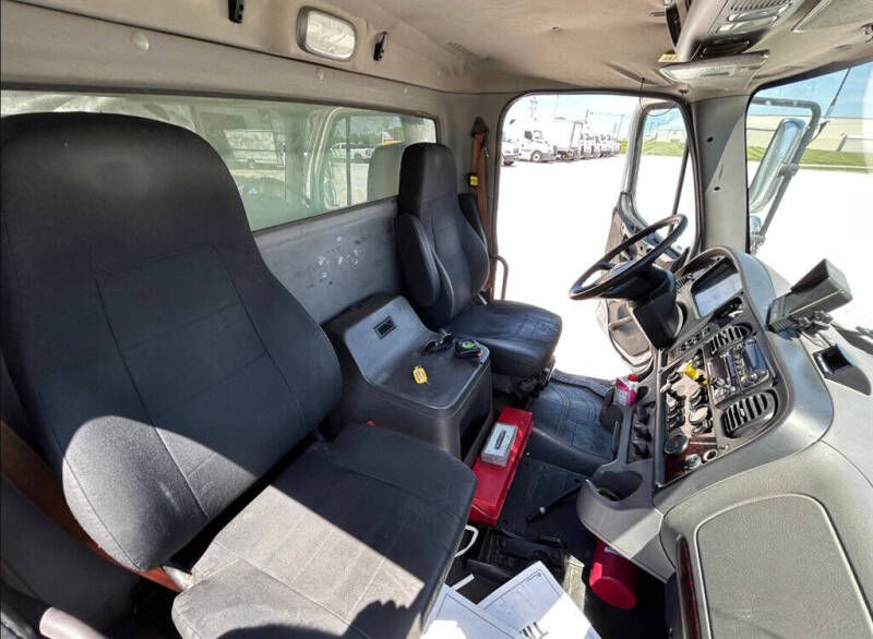 2019 Freightliner M2 106