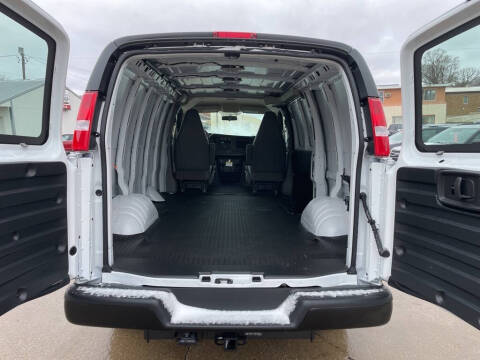 2025 Chevrolet Express 3500