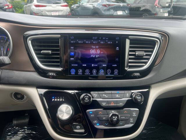 2017 Chrysler Pacifica Touring-L Plus