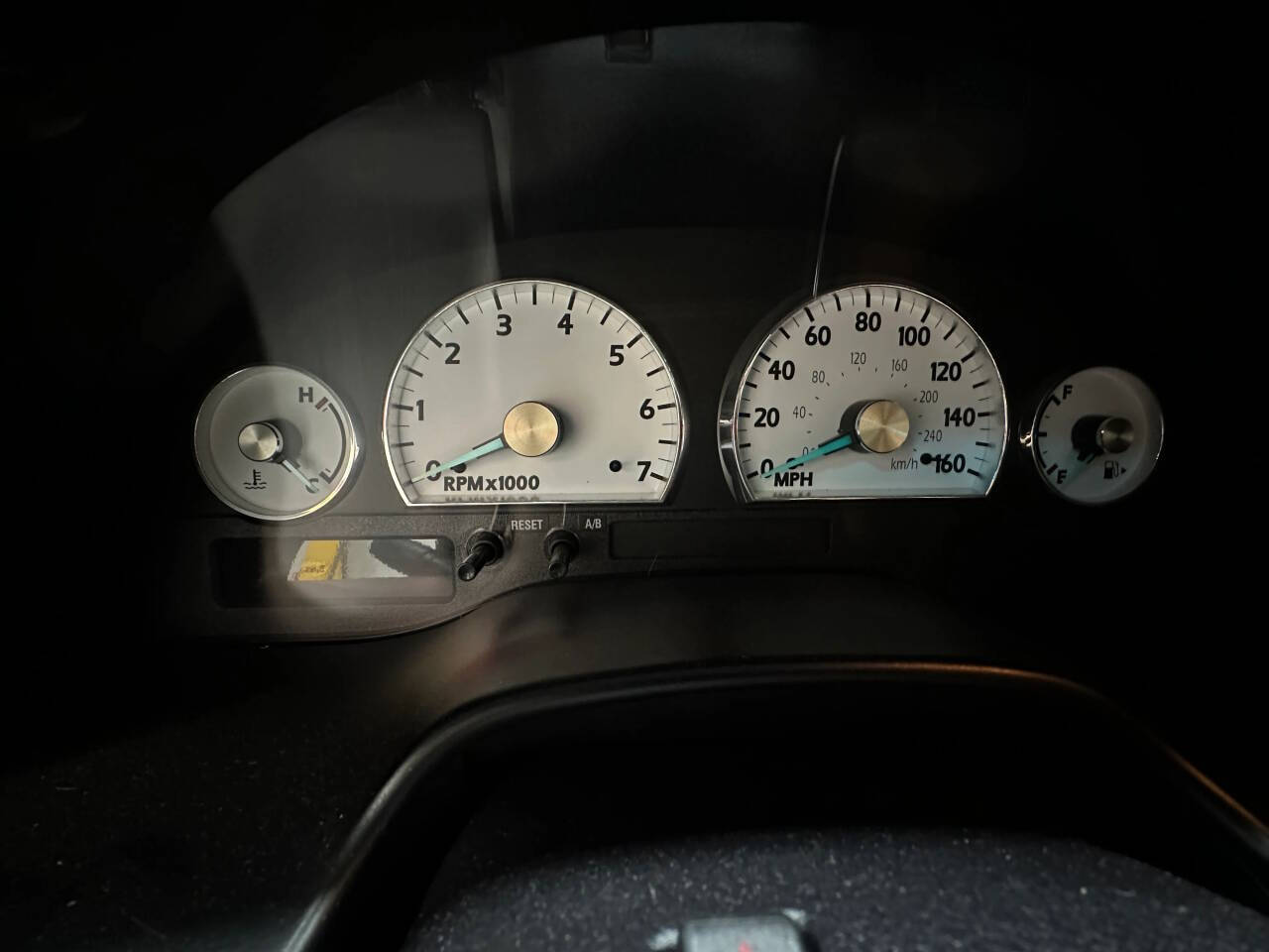 2003 Ford Thunderbird 26