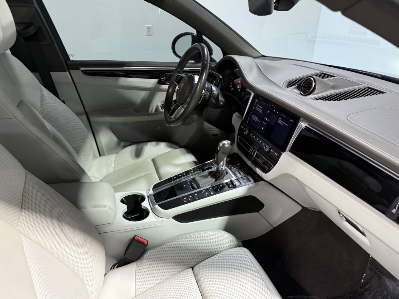 Volcano Grey Metallic 2021 Porsche Macan Base AWD 4dr SUV 30