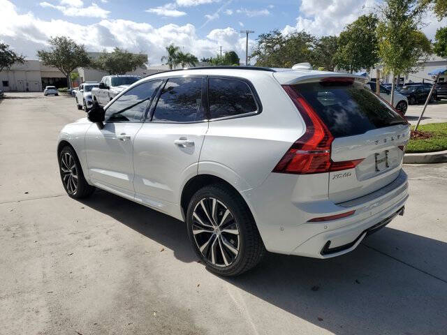 2023 Volvo XC60 B5 Plus Dark Theme