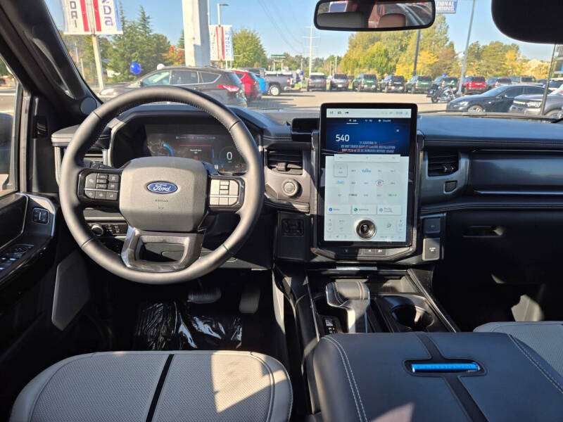 2025 Ford F-150 Lightning Platinum