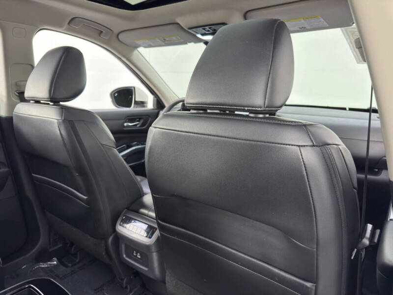 2023 Nissan Pathfinder SL