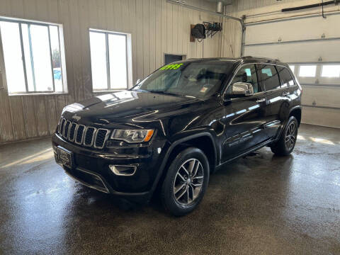 2017 Jeep Grand Cherokee for sale at Sand's Auto Sales in Cambridge MN
