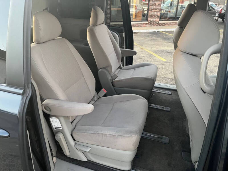 2016 Kia Sedona LX photo 15