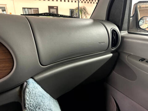 2002 Ford E-Series E-250 SD