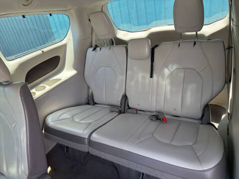 2017 Chrysler Pacifica Touring-L