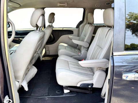 2014 Chrysler Town and Country Touring-L