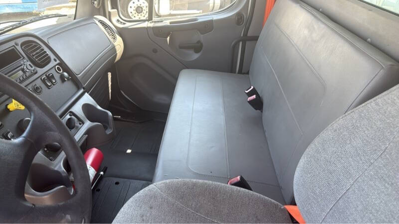2015 Freightliner M2 106