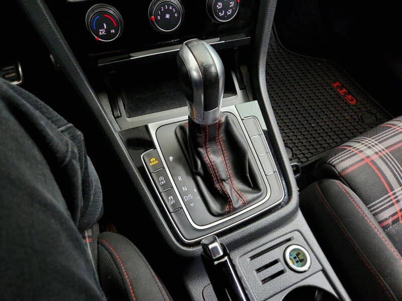 2019 Volkswagen Golf GTI SE