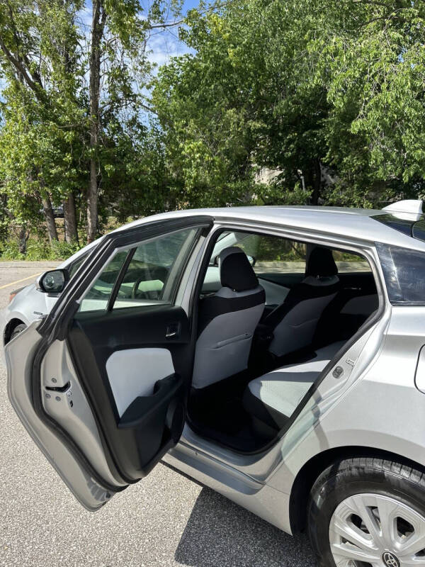2022 Toyota Prius LE