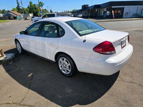 2004 Ford Taurus SE