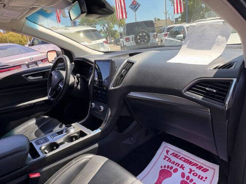 2022 Ford Edge Titanium