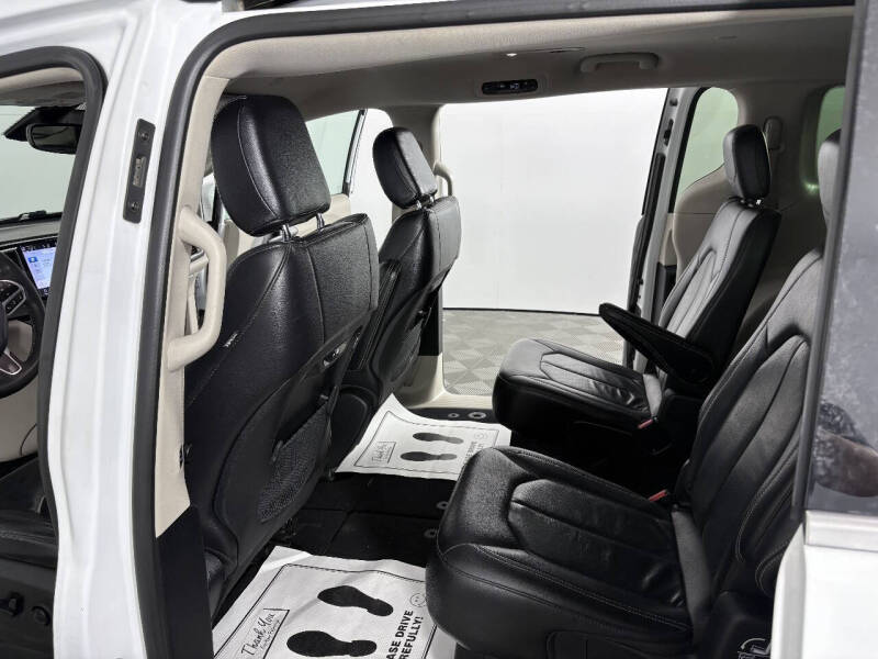 2022 Chrysler Pacifica Touring L