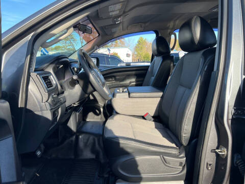 2017 Nissan Titan SV