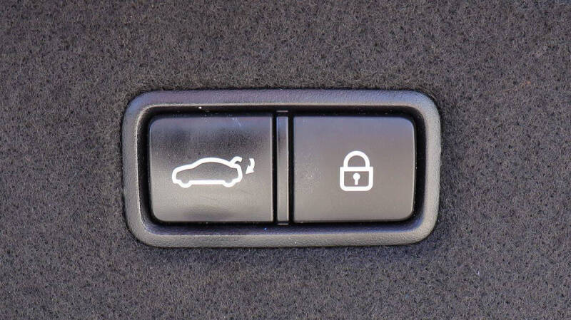 2019 Genesis G90