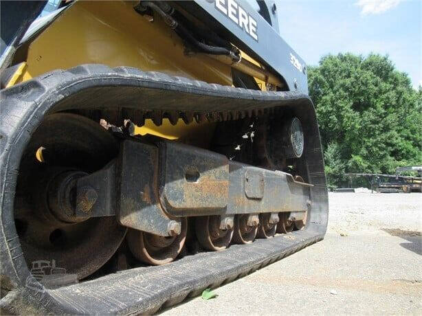 2011 John Deere 329D