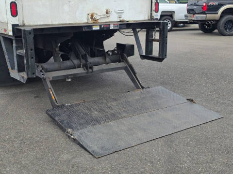 2009 Freightliner M2 106
