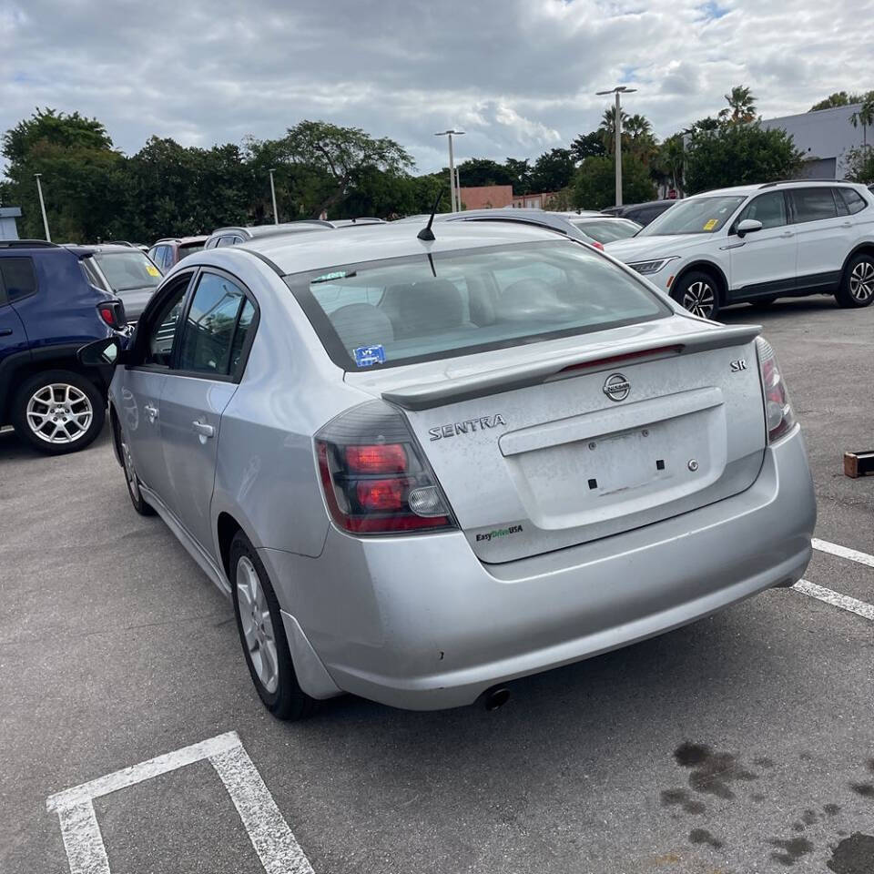 2012 Nissan Sentra SR photo 9