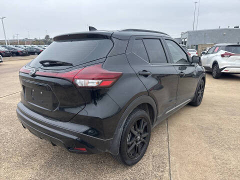 2023 Nissan Kicks SR