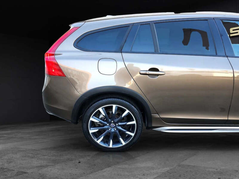 2017 Volvo V60 Cross Country T5 Premier
