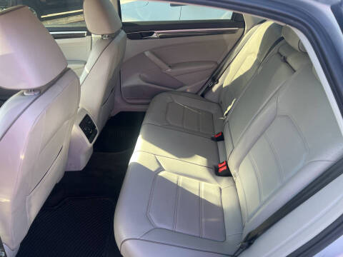 2018 Volkswagen Passat 2.0T SE