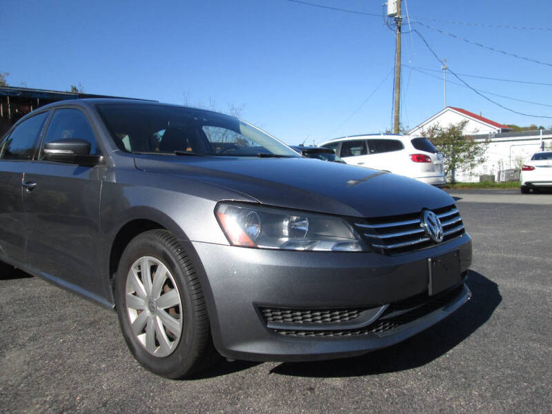 2013 Volkswagen Passat S photo 2