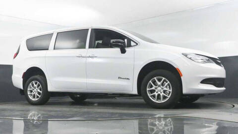 2025 Chrysler Voyager LX