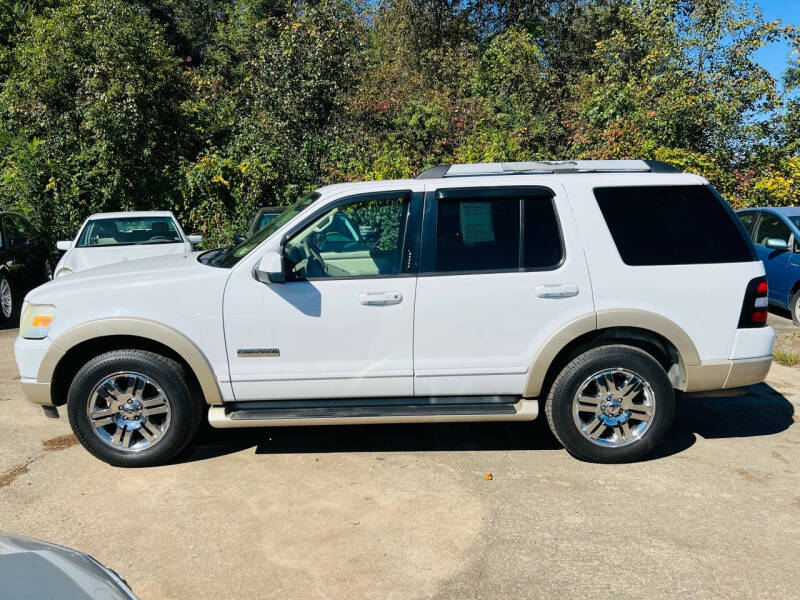 2007 Ford Explorer Eddie Bauer photo 2