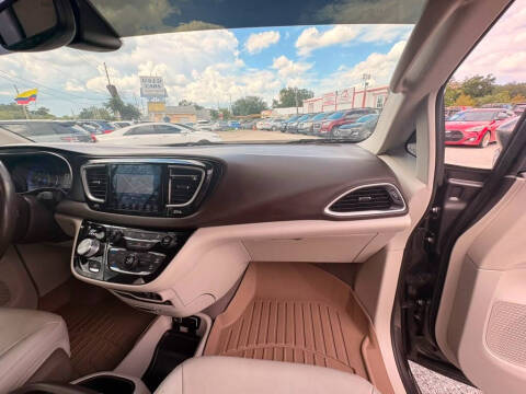 2020 Chrysler Pacifica Touring L Plus