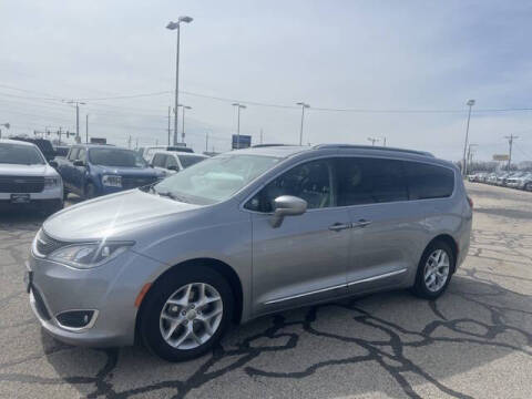 2018 Chrysler Pacifica for sale at Sam Leman Ford in Bloomington IL