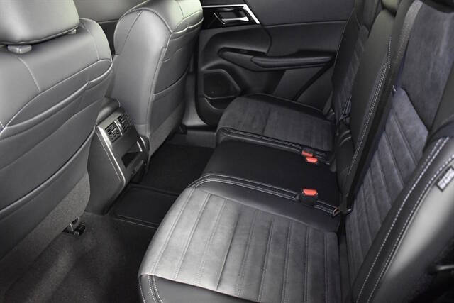 2025 Mitsubishi Outlander PHEV SE