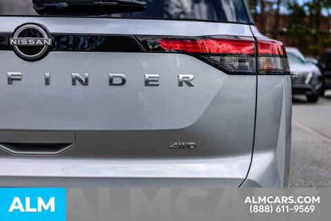 2025 Nissan Pathfinder SV