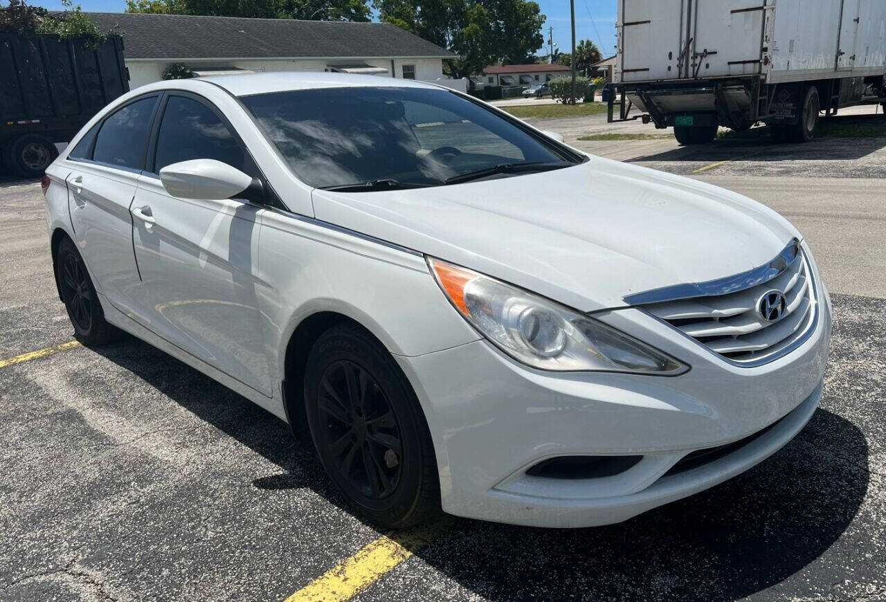 2012 Hyundai Sonata  - $9,500