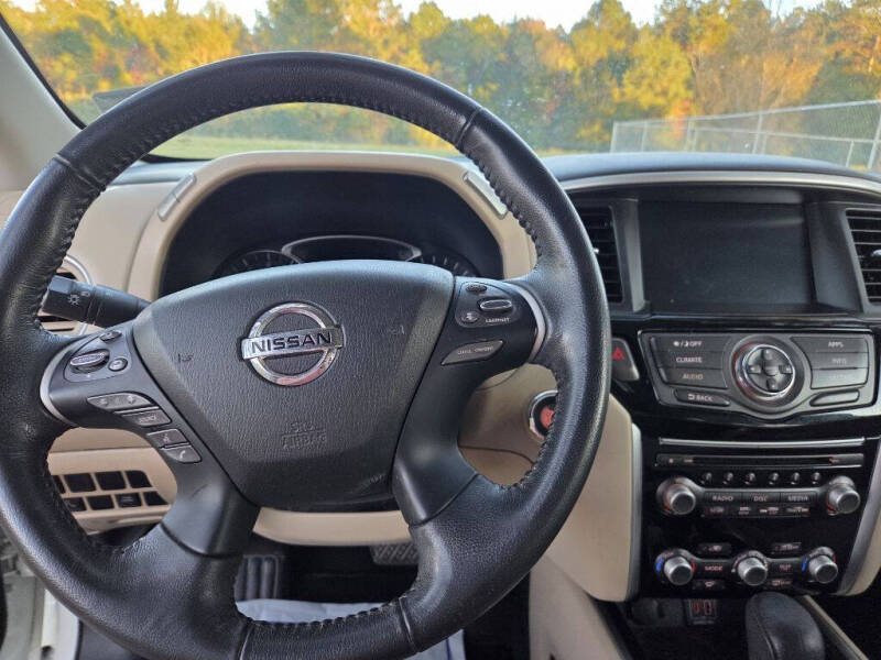 2020 Nissan Pathfinder SV