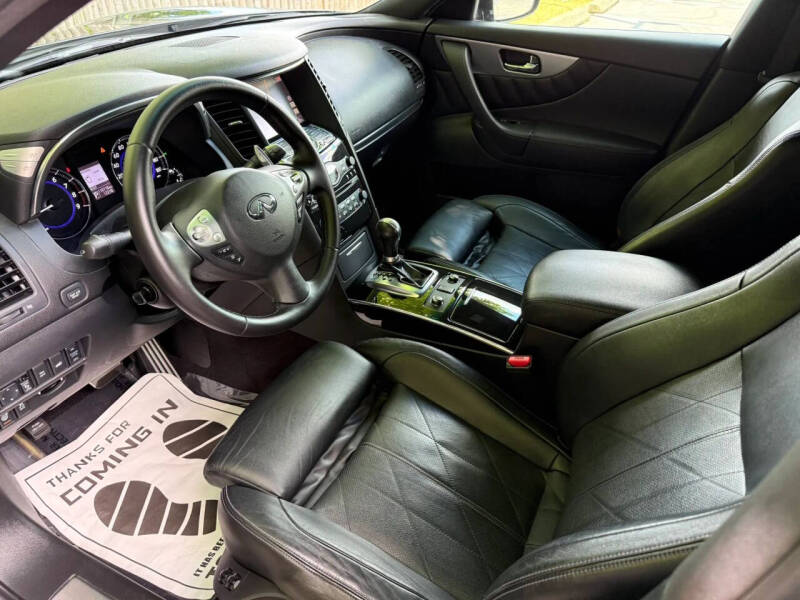 2017 Infiniti QX70