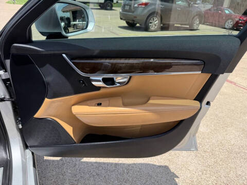 2017 Volvo S90 T6 Momentum