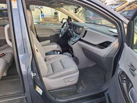 2015 Toyota Sienna XLE 8-Passenger