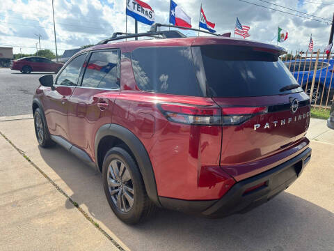 2022 Nissan Pathfinder SV