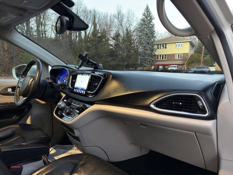 2017 Chrysler Pacifica Touring-L Plus