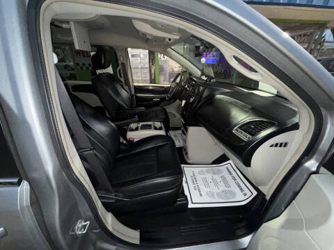 2016 Chrysler Town and Country Touring